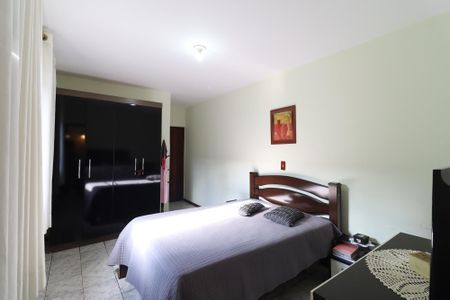 Casa à venda com 200m², 3 quartos e 2 vagasSuíte