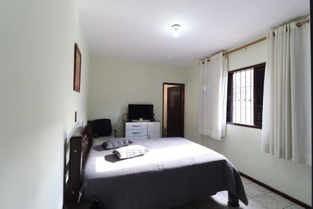 Casa à venda com 200m², 3 quartos e 2 vagasSuíte