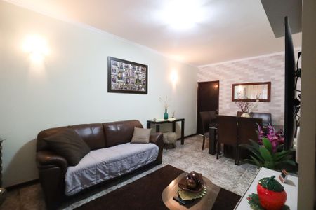 Casa à venda com 200m², 3 quartos e 2 vagasSala