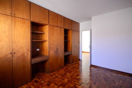 Casa à venda com 220m², 5 quartos e 4 vagasQuarto 2