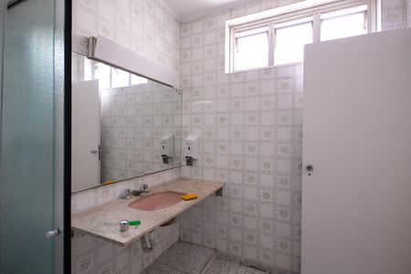 Casa à venda com 220m², 5 quartos e 4 vagasBanheiro Social