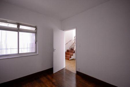 Casa à venda com 220m², 5 quartos e 4 vagasQuarto 1