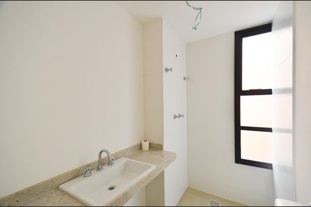 Apartamento à venda com 75m², 2 quartos e 2 vagasBanheiro da Suíte 1