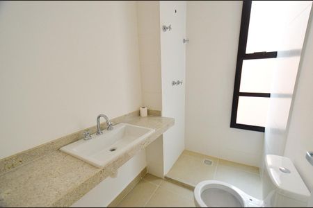 Apartamento à venda com 75m², 2 quartos e 2 vagasBanheiro da Suíte 1