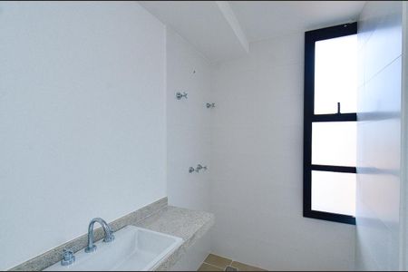 Apartamento à venda com 131m², 2 quartos e 3 vagasBanheiro/Suíte 1