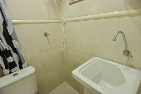 Banheiro de kitnet/studio para alugar com 1 quarto, 22m² em Tijuca, Rio de Janeiro