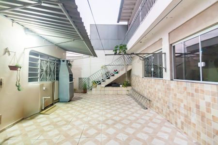 Casa à venda com 299m², 3 quartos e 4 vagasQuintal
