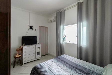 Casa à venda com 150m², 3 quartos e 2 vagas Casa à venda com 150m², 3 quartos e 2 vagasSuíte