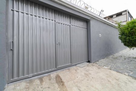 Casa à venda com 150m², 3 quartos e 2 vagas Casa à venda com 150m², 3 quartos e 2 vagasFachada