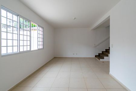Casa à venda com 206m², 3 quartos e 4 vagas Casa à venda com 206m², 3 quartos e 4 vagasSala