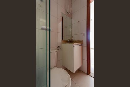 Casa de condomínio à venda com 100m², 2 quartos e 1 vaga Casa de condomínio à venda com 100m², 2 quartos e 1 vagaBanheiro da Suíte