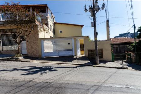 Casa de condomínio à venda com 100m², 2 quartos e 1 vaga Casa de condomínio à venda com 100m², 2 quartos e 1 vagaFachada