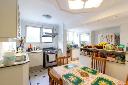 Apartamento à venda com 200m², 4 quartos e 2 vagasCozinha