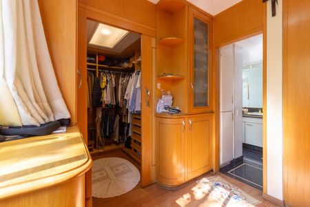 Apartamento à venda com 200m², 4 quartos e 2 vagasCloset da suíte