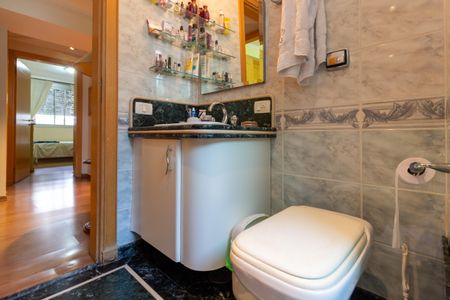 Apartamento à venda com 200m², 4 quartos e 2 vagasBanheiro