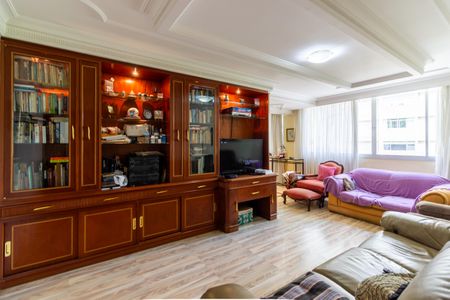 Apartamento à venda com 200m², 4 quartos e 2 vagasSala de TV