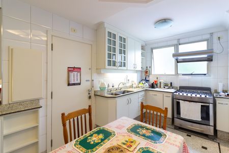 Apartamento à venda com 200m², 4 quartos e 2 vagasCozinha