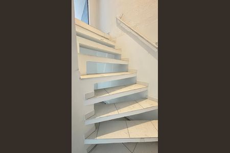 Casa à venda com 162m², 3 quartos e 3 vagasEscada