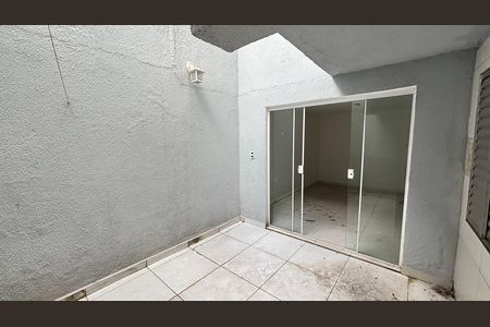 Casa à venda com 162m², 3 quartos e 3 vagasQuarto 3 Varanda