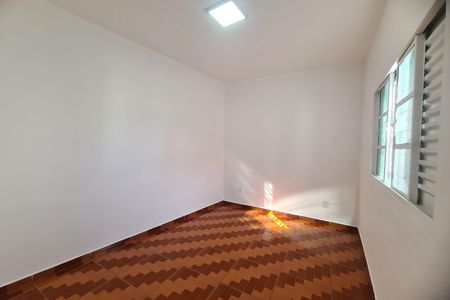 Casa à venda com 200m², 4 quartos e 4 vagas Casa à venda com 200m², 4 quartos e 4 vagasQuarto