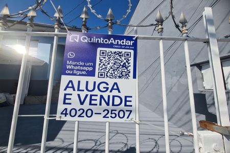 Casa à venda com 200m², 4 quartos e 4 vagas Casa à venda com 200m², 4 quartos e 4 vagasPlaquinha