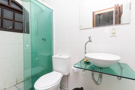 Casa à venda com 300m², 4 quartos e 2 vagasEdicula: Banheiro