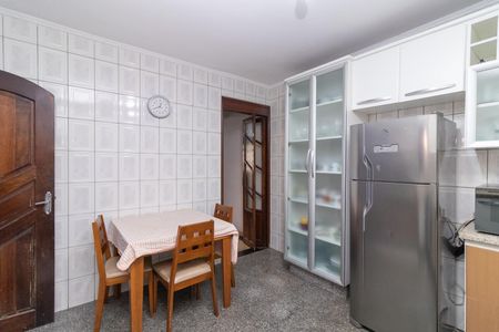 Casa à venda com 300m², 4 quartos e 2 vagas Casa à venda com 300m², 4 quartos e 2 vagasSala/Cozinha