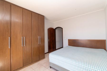Casa à venda com 300m², 4 quartos e 2 vagas Casa à venda com 300m², 4 quartos e 2 vagasSuíte