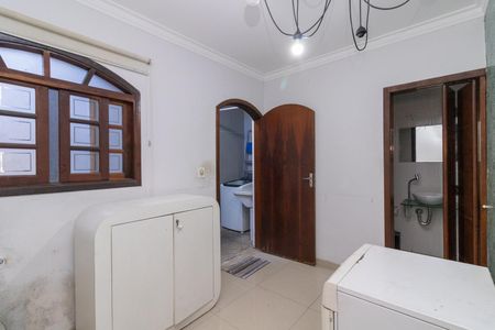 Casa à venda com 300m², 4 quartos e 2 vagas Casa à venda com 300m², 4 quartos e 2 vagasÁrea de Serviço