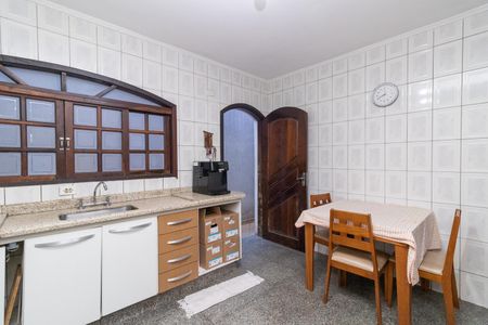 Casa à venda com 300m², 4 quartos e 2 vagas Casa à venda com 300m², 4 quartos e 2 vagasSala/Cozinha