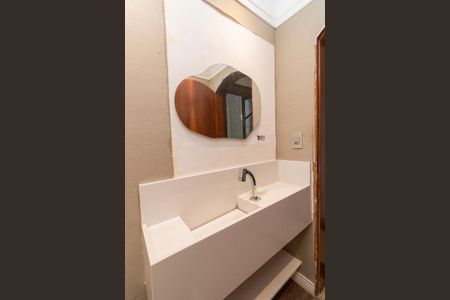 Casa à venda com 300m², 4 quartos e 2 vagas Casa à venda com 300m², 4 quartos e 2 vagasLavabo