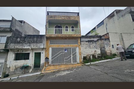 Casa à venda com 300m², 4 quartos e 2 vagasFachada e placa