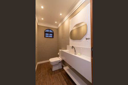 Casa à venda com 300m², 4 quartos e 2 vagas Casa à venda com 300m², 4 quartos e 2 vagasLavabo