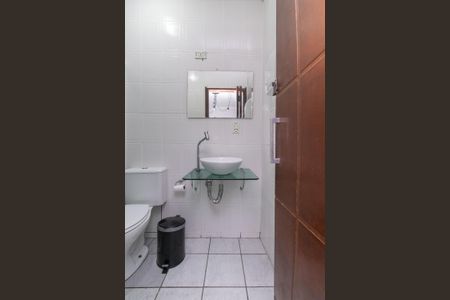Casa à venda com 300m², 4 quartos e 2 vagas Casa à venda com 300m², 4 quartos e 2 vagasBanheiro social
