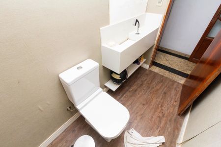 Casa à venda com 300m², 4 quartos e 2 vagasBanheiro 1