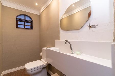 Casa à venda com 300m², 4 quartos e 2 vagas Casa à venda com 300m², 4 quartos e 2 vagasLavabo