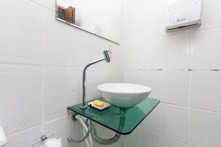 Casa à venda com 300m², 4 quartos e 2 vagasEdicula: Banheiro