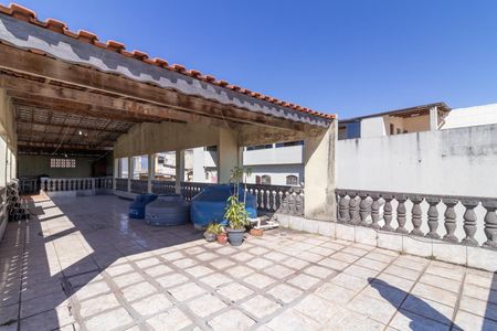 Casa à venda com 300m², 4 quartos e 2 vagas Casa à venda com 300m², 4 quartos e 2 vagasVarada