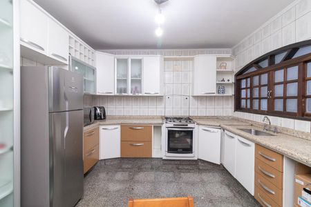 Casa à venda com 300m², 4 quartos e 2 vagas Casa à venda com 300m², 4 quartos e 2 vagasSala/Cozinha