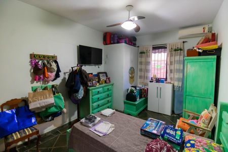 Casa à venda com 300m², 3 quartos e 2 vagas Casa à venda com 300m², 3 quartos e 2 vagasQuarto