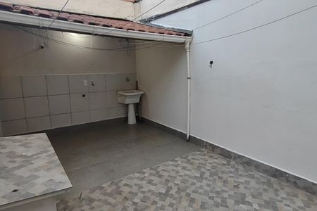 Casa para alugar com 100m², 2 quartos e 1 vagaQuintal