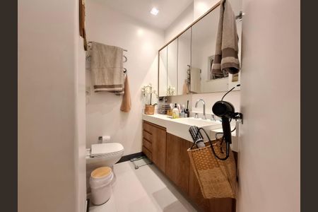 Apartamento à venda com 98m², 3 quartos e sem vagaBanheiro da suíte