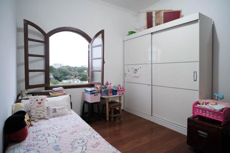 Casa à venda com 330m², 4 quartos e 6 vagasQuarto 2 