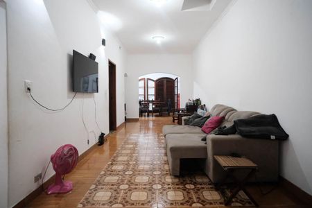 Casa à venda com 330m², 4 quartos e 6 vagasSala