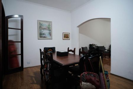 Casa à venda com 330m², 4 quartos e 6 vagasSala