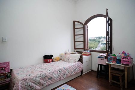 Casa à venda com 330m², 4 quartos e 6 vagasQuarto 2 