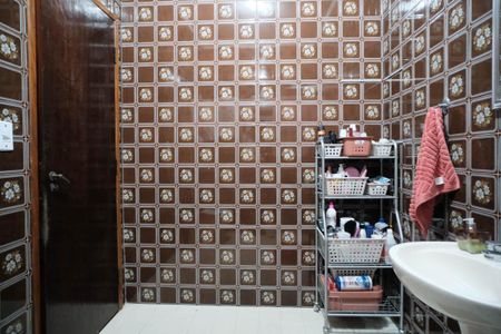 Casa à venda com 330m², 4 quartos e 6 vagasBanheiro Suíte