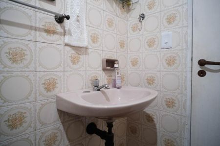 Casa à venda com 330m², 4 quartos e 6 vagasBanheiro 2