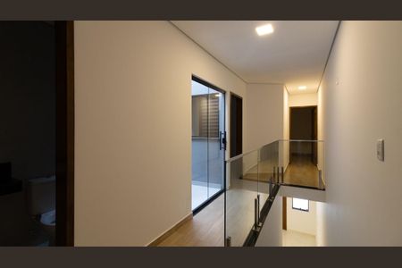 Casa à venda com 173m², 3 quartos e 2 vagasBanheiro Corredor