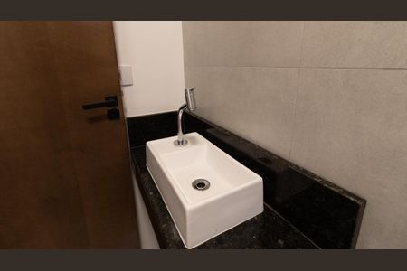 Casa à venda com 173m², 3 quartos e 2 vagasBanheiro Social